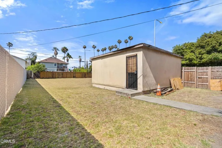 2303 W 25th St-21