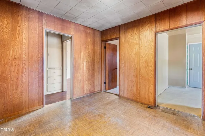 2303 W 25th St-11