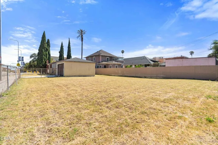 2303 W 25th St-23