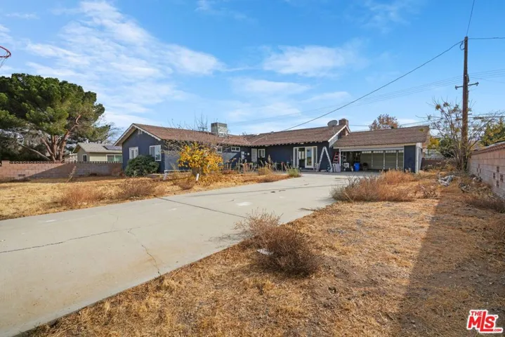 4631 W Avenue M8, Quartz Hill, California 93536