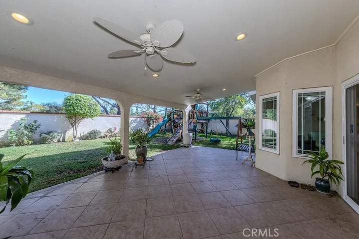 COVERED PATIO W/ CEILING FAN