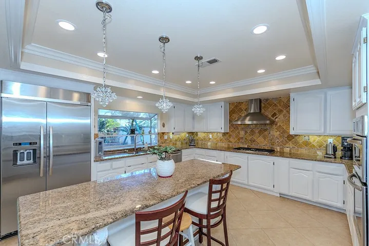 KITCHEN ISLAND