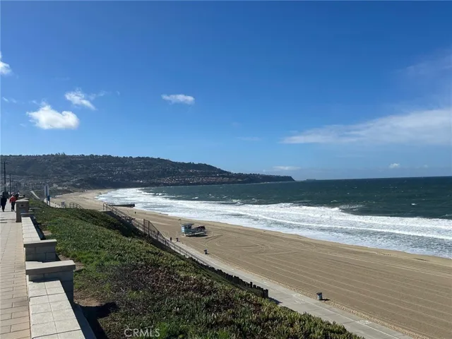 650 The Village 106, Redondo Beach, California 90277