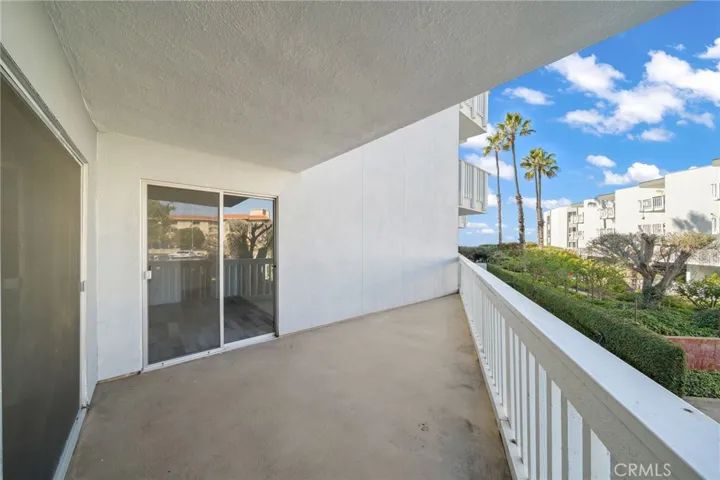 650 The Village 106, Redondo Beach, California 90277
