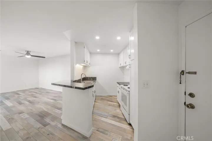 650 The Village 106, Redondo Beach, California 90277