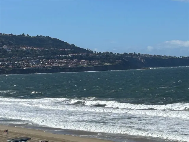 650 The Village 106, Redondo Beach, California 90277