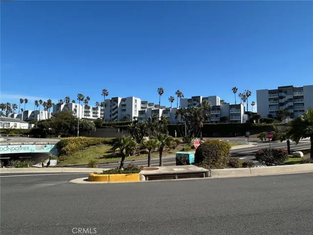 650 The Village 106, Redondo Beach, California 90277
