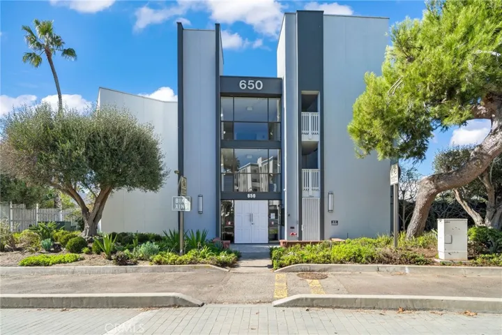 650 The Village 106, Redondo Beach, California 90277