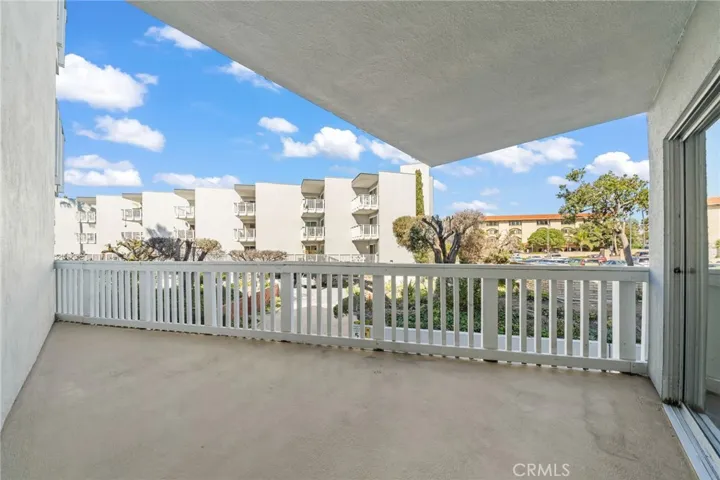 650 The Village 106, Redondo Beach, California 90277