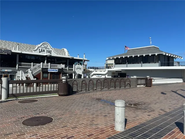 650 The Village 106, Redondo Beach, California 90277