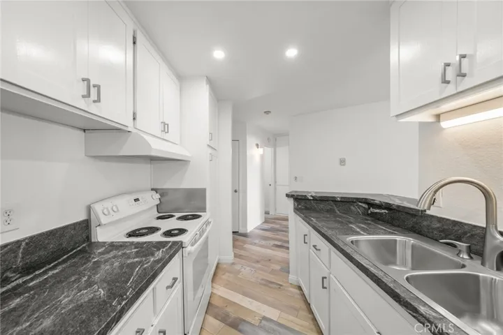 650 The Village 106, Redondo Beach, California 90277