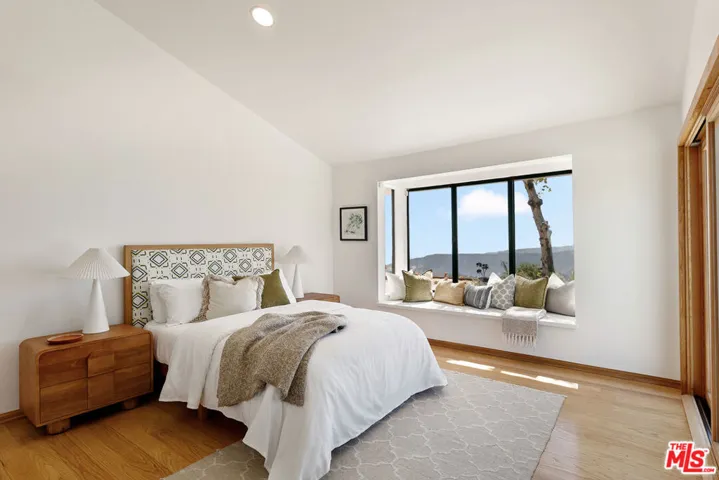 231 Loma Metisse Road, Malibu, California 90265