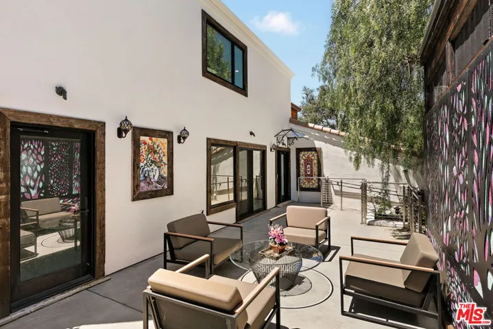 231 Loma Metisse Road, Malibu, California 90265