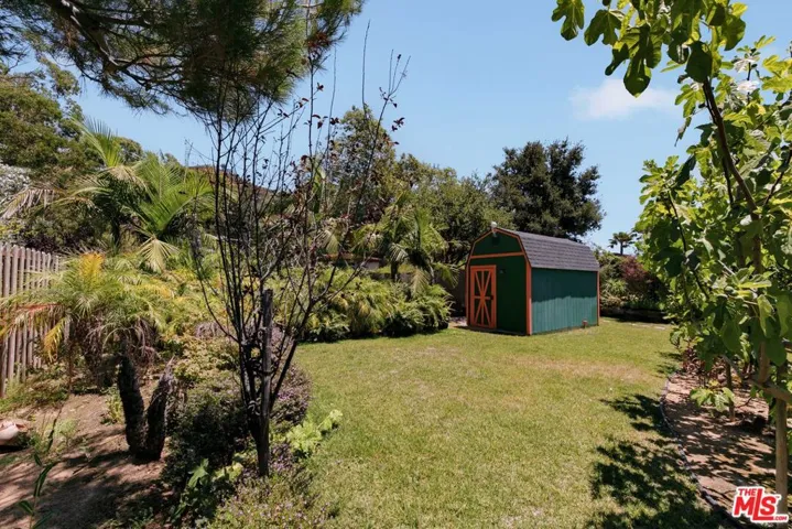 231 Loma Metisse Road, Malibu, California 90265