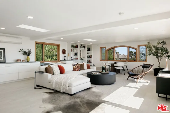 231 Loma Metisse Road, Malibu, California 90265