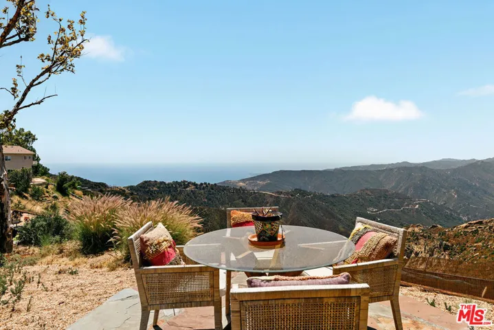 231 Loma Metisse Road, Malibu, California 90265