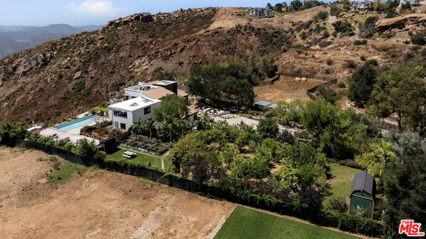 231 Loma Metisse Road, Malibu, California 90265