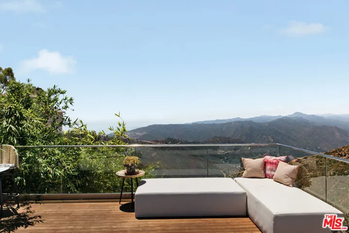231 Loma Metisse Road, Malibu, California 90265