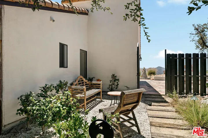 231 Loma Metisse Road, Malibu, California 90265