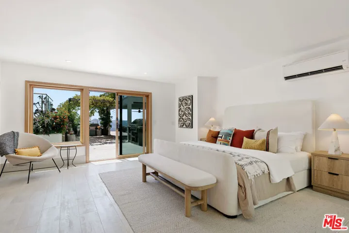 231 Loma Metisse Road, Malibu, California 90265