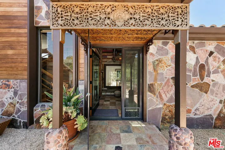 231 Loma Metisse Road, Malibu, California 90265