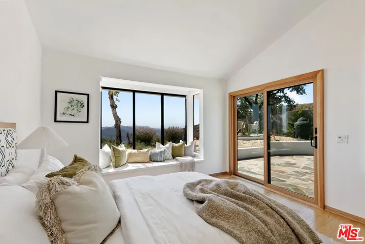 231 Loma Metisse Road, Malibu, California 90265