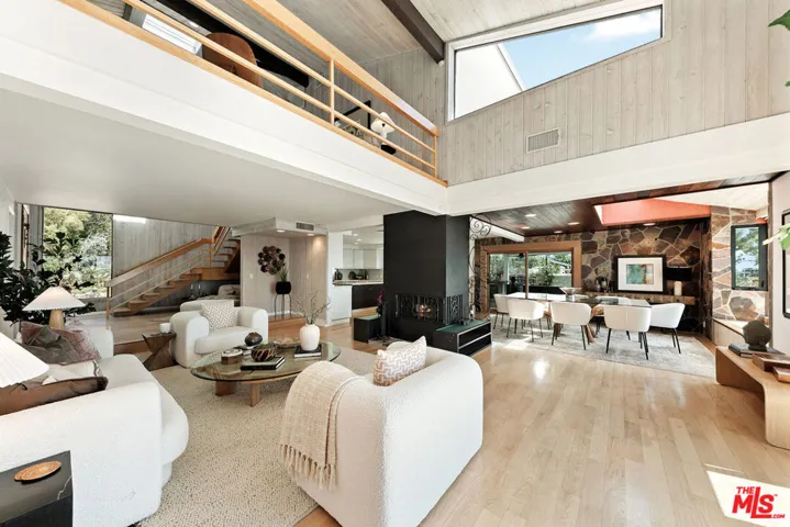 231 Loma Metisse Road, Malibu, California 90265