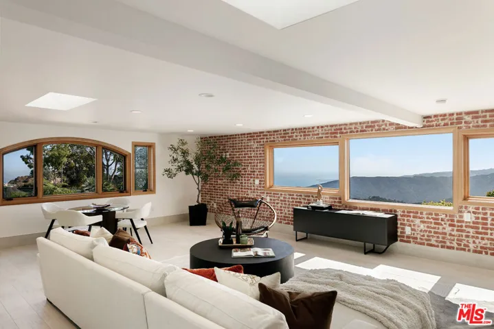 231 Loma Metisse Road, Malibu, California 90265