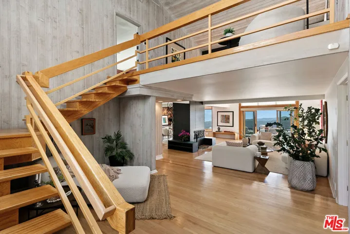 231 Loma Metisse Road, Malibu, California 90265