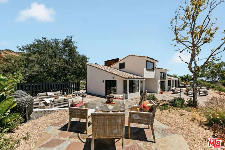 231 Loma Metisse Road, Malibu, California 90265