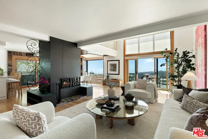 231 Loma Metisse Road, Malibu, California 90265