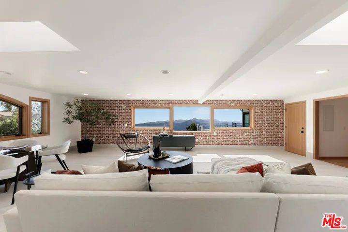 231 Loma Metisse Road, Malibu, California 90265