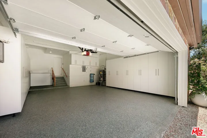 231 Loma Metisse Road, Malibu, California 90265
