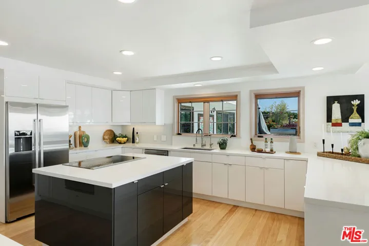 231 Loma Metisse Road, Malibu, California 90265