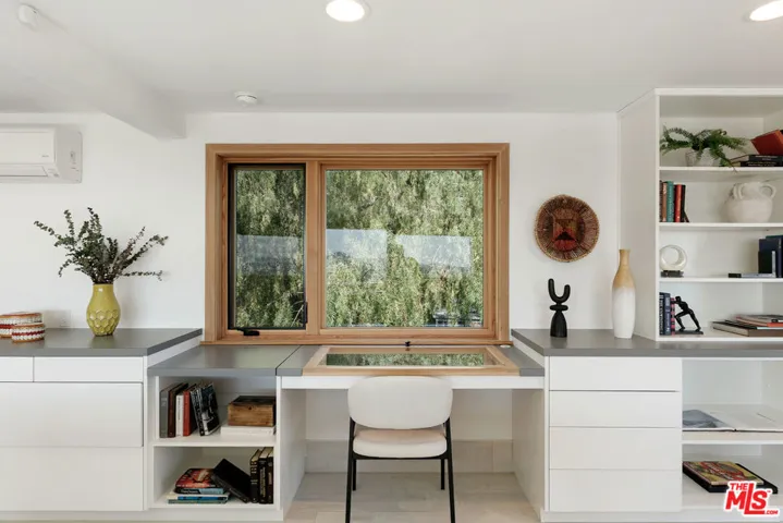 231 Loma Metisse Road, Malibu, California 90265