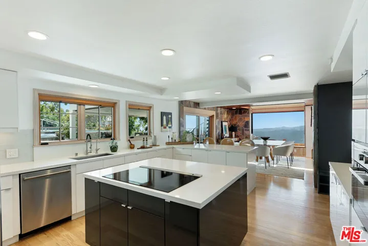 231 Loma Metisse Road, Malibu, California 90265