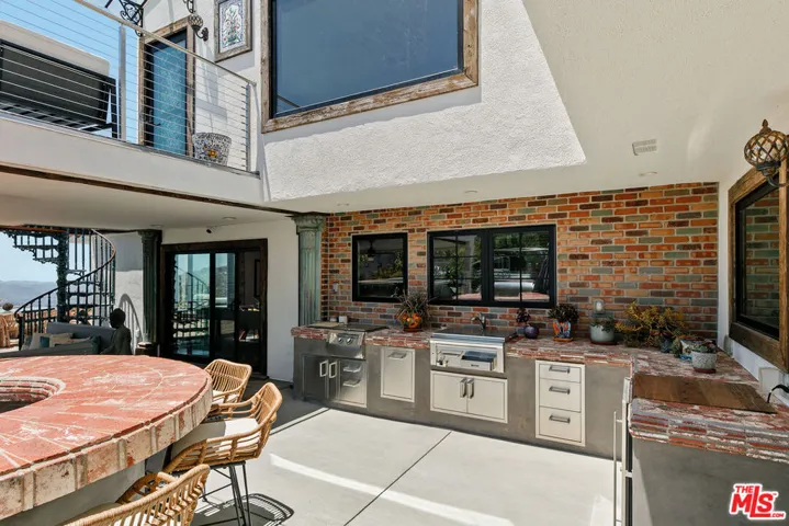 231 Loma Metisse Road, Malibu, California 90265