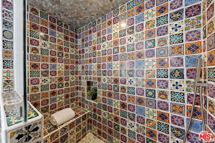 231 Loma Metisse Road, Malibu, California 90265