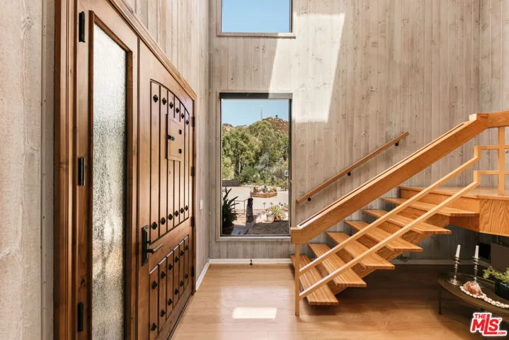 231 Loma Metisse Road, Malibu, California 90265