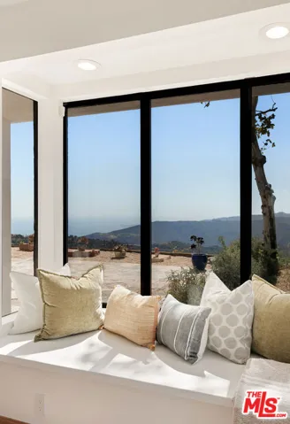 231 Loma Metisse Road, Malibu, California 90265