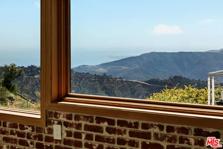 231 Loma Metisse Road, Malibu, California 90265