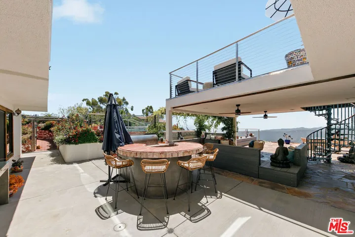 231 Loma Metisse Road, Malibu, California 90265
