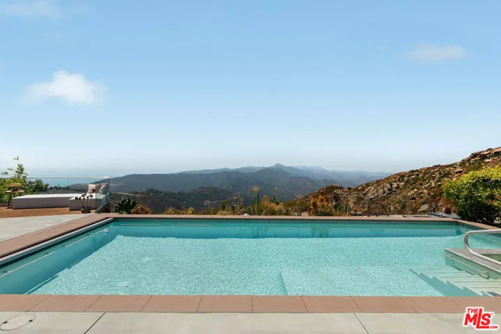 231 Loma Metisse Road, Malibu, California 90265
