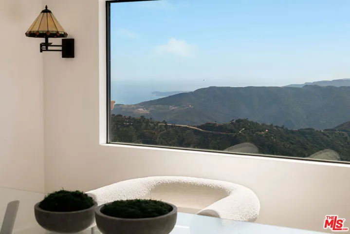 231 Loma Metisse Road, Malibu, California 90265