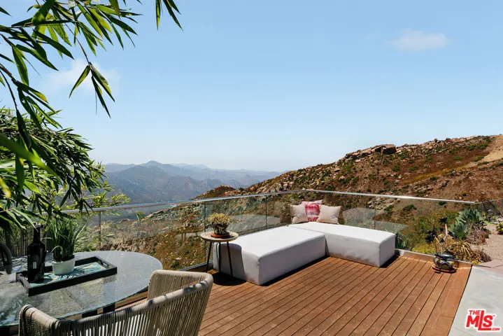 231 Loma Metisse Road, Malibu, California 90265