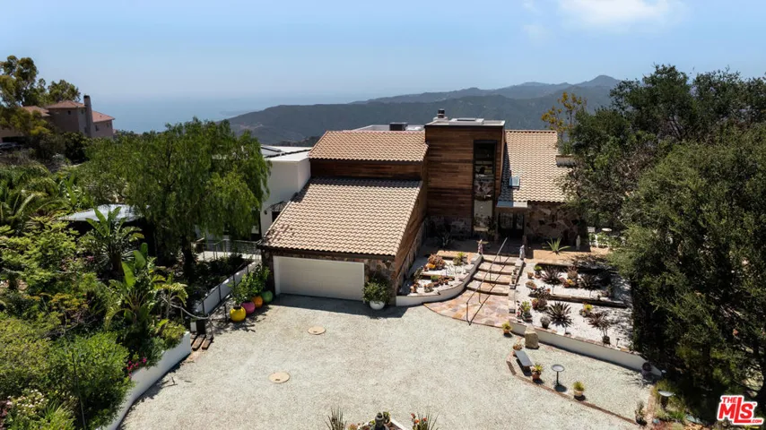 231 Loma Metisse Road, Malibu, California 90265