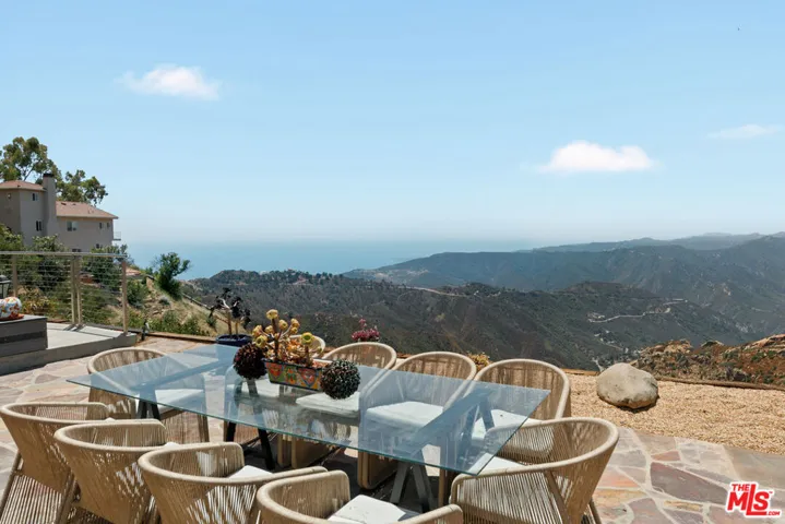 231 Loma Metisse Road, Malibu, California 90265
