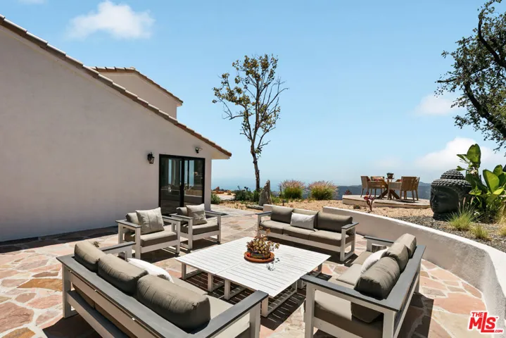 231 Loma Metisse Road, Malibu, California 90265