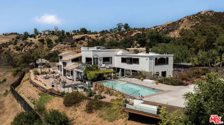 231 Loma Metisse Road, Malibu, California 90265