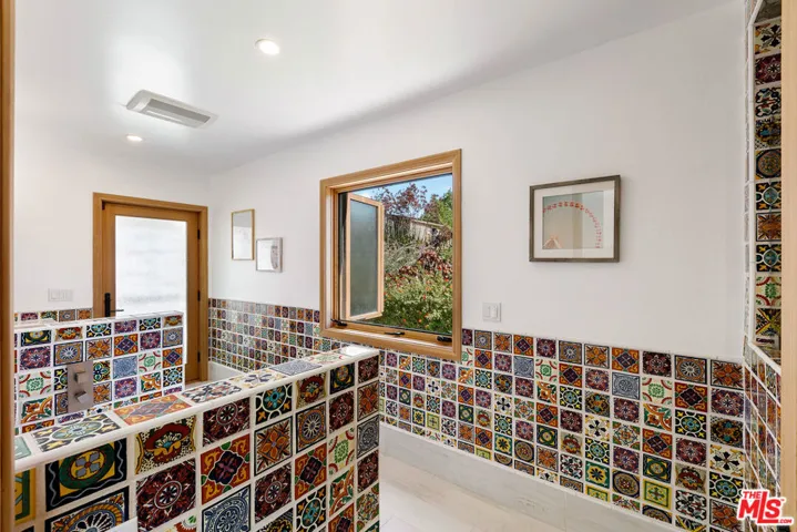 231 Loma Metisse Road, Malibu, California 90265